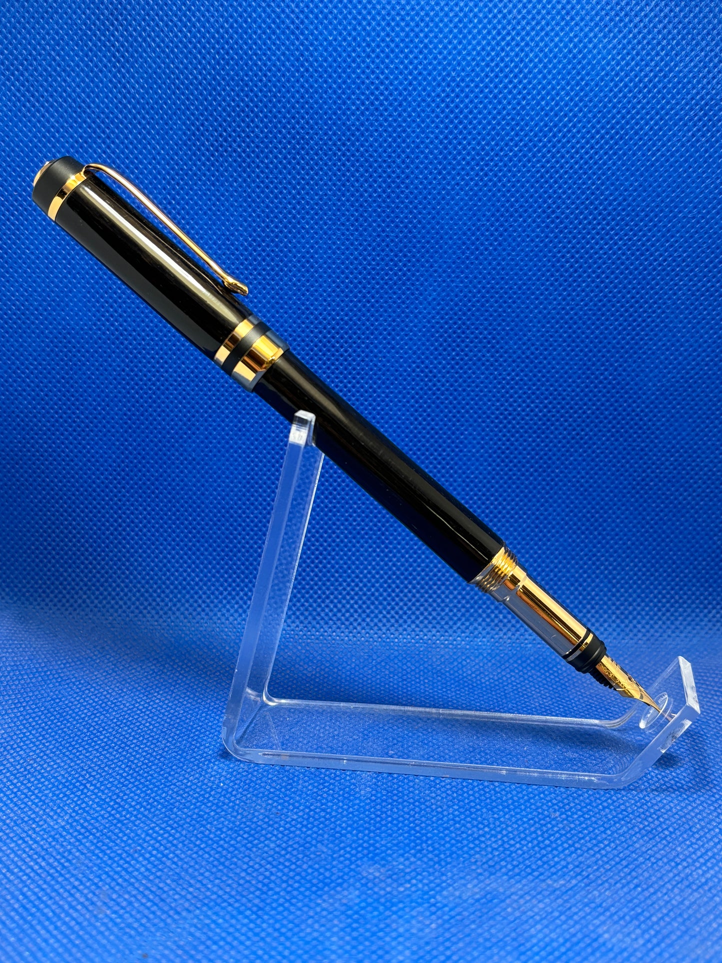 Classic Elite Fountain Pen