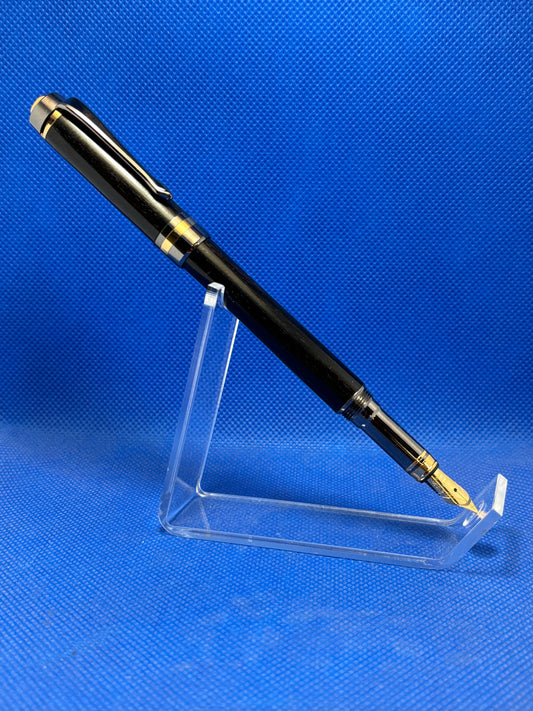Classic Elite Fountain Pen