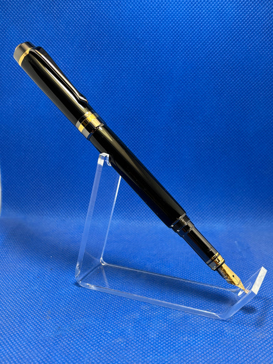 Classic Elite Fountain Pen
